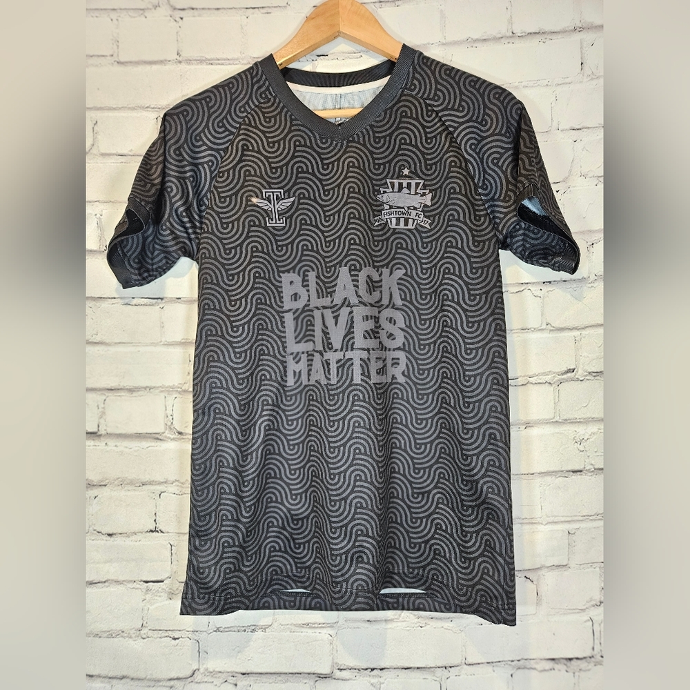 Fishtown SC Soccer Kit BLACK LIVES MATTER Men's Size Small Icarus